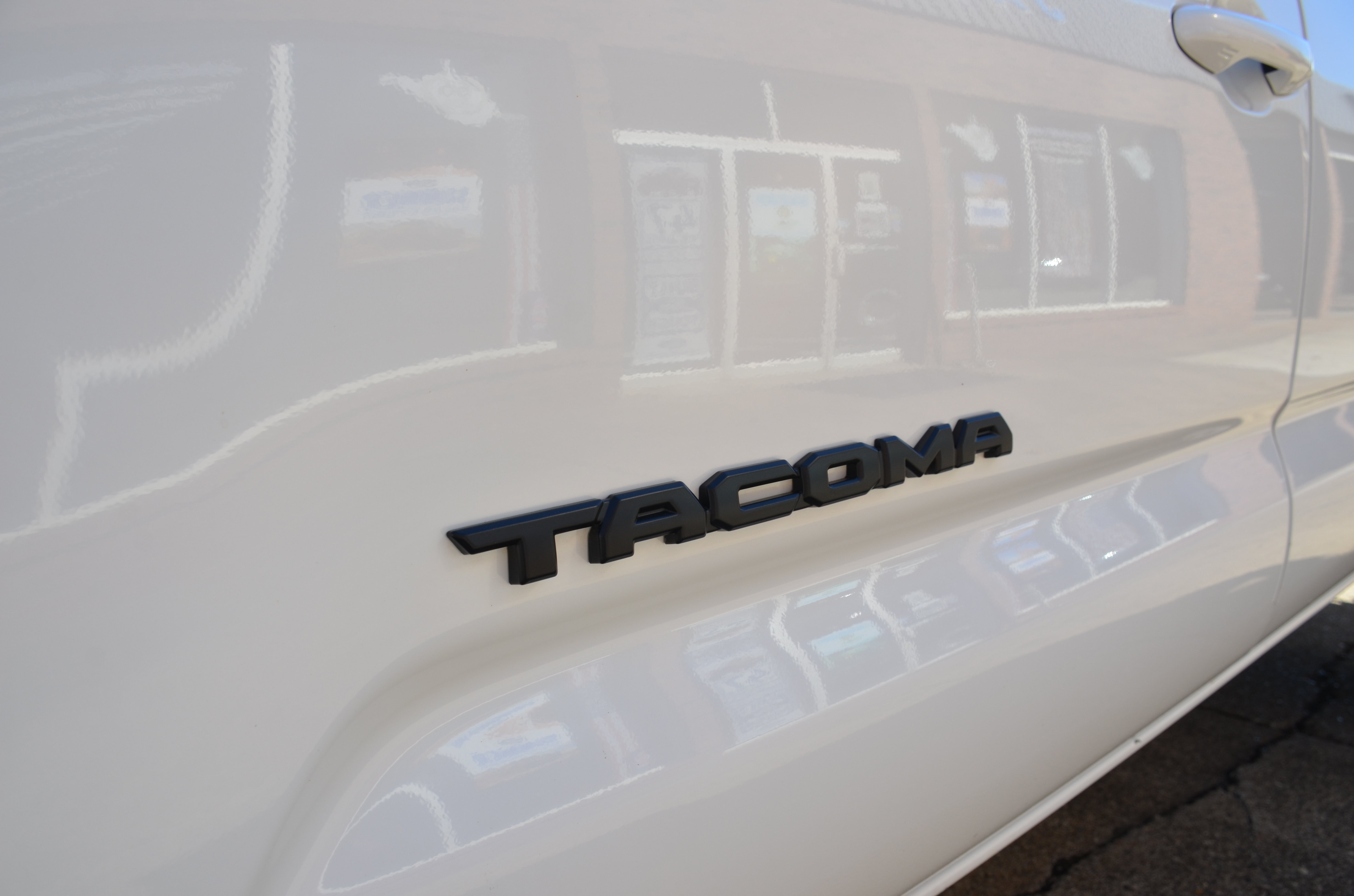 Used 2023 Toyota Tacoma TRD Off-Road w/ Technology Package AWD/4WD image 15