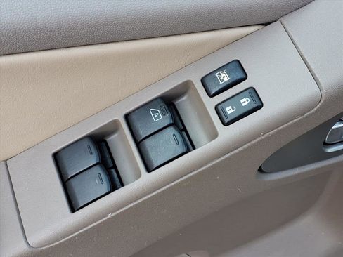 Used 2016 Nissan Frontier SL w/ Moonroof Package image 15