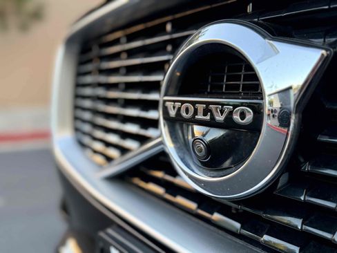 Used 2016 Volvo XC90 T6 R-Design w/ Vision Package image 17