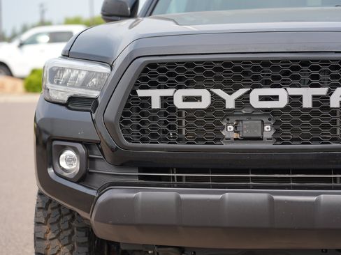 Used 2022 Toyota Tacoma TRD Off-Road AWD/4WD image 9