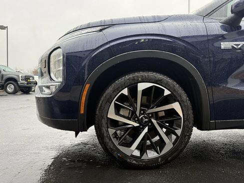 Used 2025 Mitsubishi Outlander SE image 33