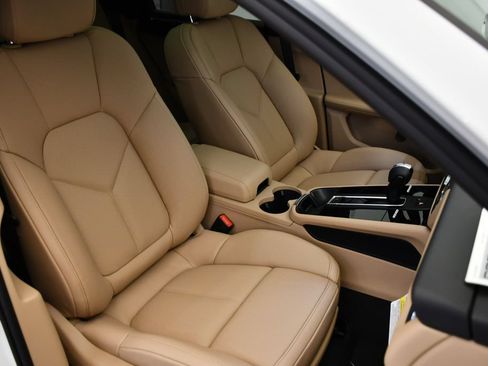 Certified 2026 Porsche Macan AWD/4WD image 51