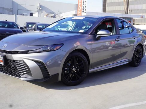 Certified 2026 Toyota Camry SE FWD image 4