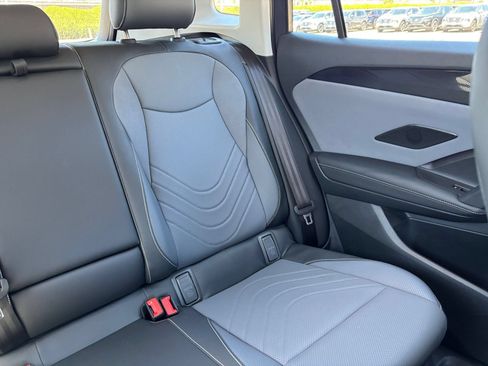 Used 2026 Volkswagen Tiguan SE AWD/4WD image 39