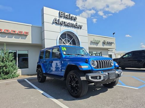 Used 2024 Jeep Wrangler Unlimited Sahara w/ Safety Group AWD/4WD image 1