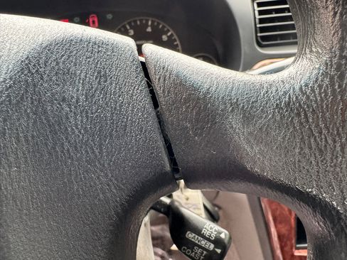 Used 2004 Subaru Outback Wagon image 29