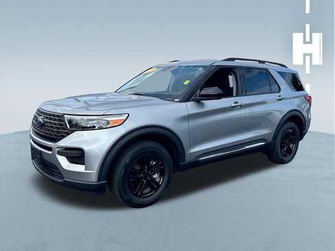 Used 2023 Ford Explorer XLT AWD/4WD image 3