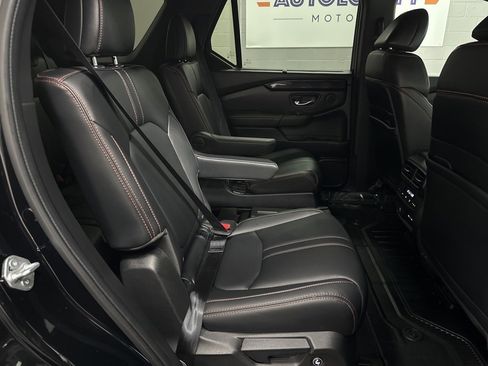 Used 2025 Honda Pilot TrailSport image 23