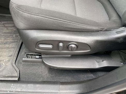 Used 2023 Chevrolet Traverse LT image 30