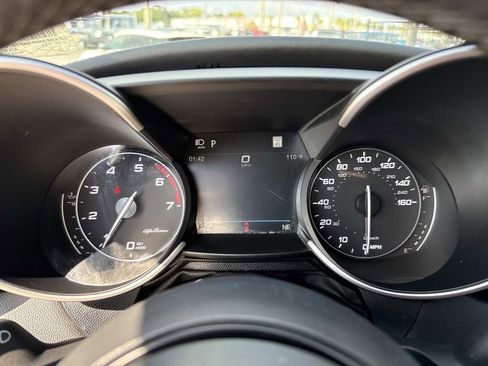 Used 2023 Alfa Romeo Giulia Veloce RWD image 33