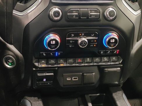 Used 2019 GMC Sierra 1500 Denali w/ Denali Ultimate Package AWD/4WD image 9