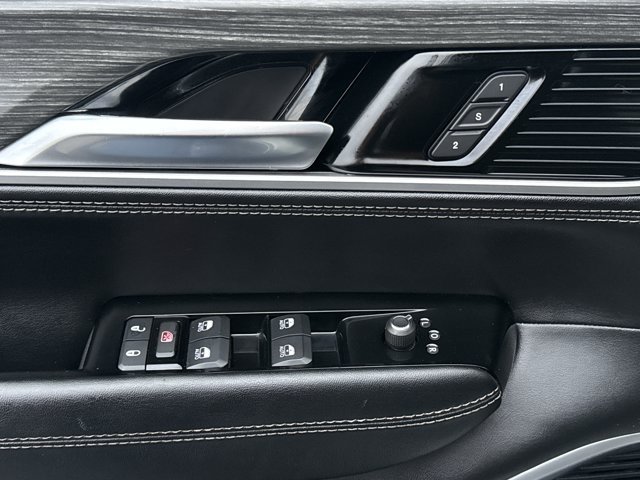 Used 2024 Jeep Wagoneer L Series II RWD image 19