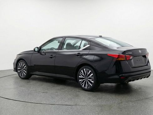 Used 2025 Nissan Altima 2.5 SV FWD image 6