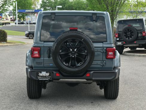 Used 2025 Jeep Wrangler Sahara image 12