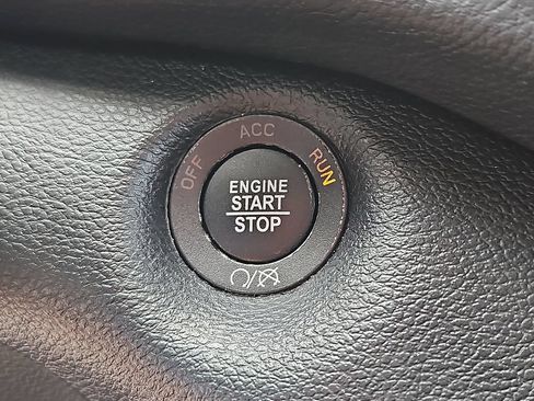 Used 2022 Jeep Cherokee Trailhawk w/ Comfort/Convenience Group AWD/4WD image 24