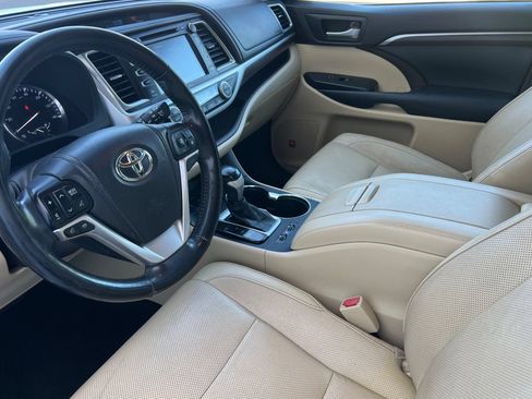 Used 2014 Toyota Highlander Limited Platinum FWD image 7