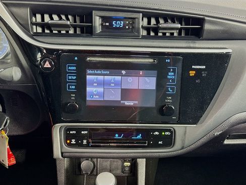 Used 2017 Toyota Corolla LE image 35