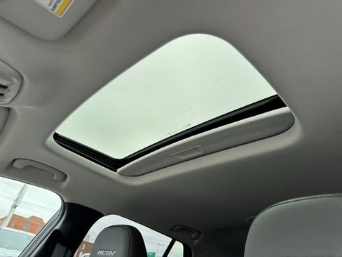 Certified 2024 Chevrolet Trax ACTIV w/ Sunroof Package image 12