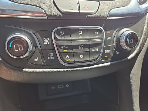 Used 2024 Chevrolet Equinox LT w/ Driver Convenience Package AWD/4WD image 58