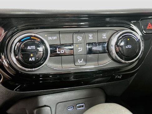 Used 2025 Chevrolet Trax LT FWD image 23