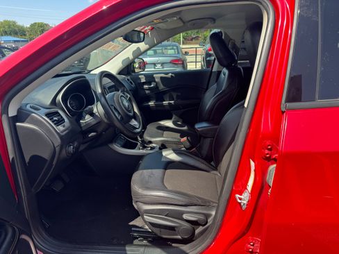 Used 2021 Jeep Compass Latitude FWD image 7