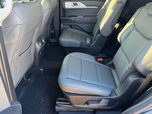 New 2026 Ford Explorer Active w/ Active Comfort Package image 8