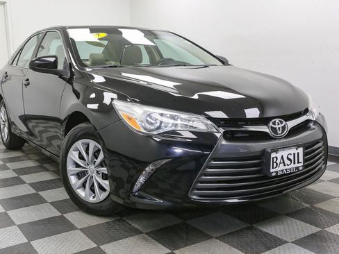 Used 2017 Toyota Camry LE w/ Moonroof Package FWD image 2
