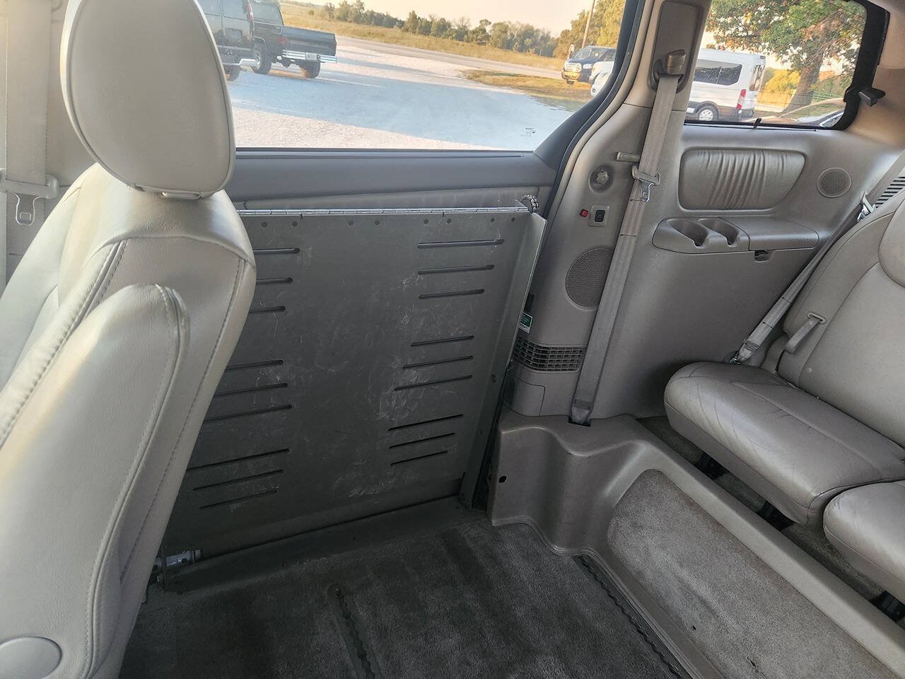 Used 2008 Toyota Sienna XLE Limited w/ XLE Limited Pkg 2 FWD image 11