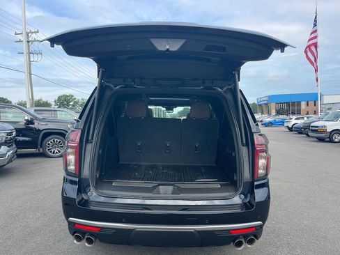 Used 2023 Chevrolet Suburban High Country w/ Premium Package 2 AWD/4WD image 31