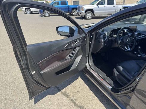 Used 2017 MAZDA MAZDA3 Grand Touring FWD image 20