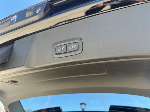 Certified 2023 Volvo XC40 B5 Plus w/ Driver Assist Package AWD/4WD image 36