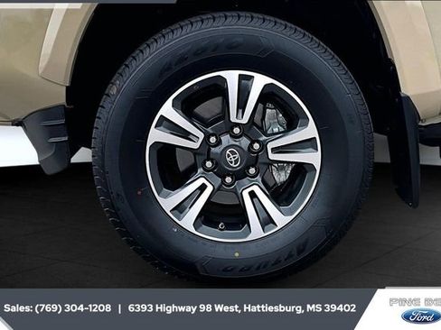 Used 2019 Toyota Tacoma TRD Sport w/ Technology Package image 7