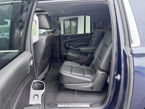 Used 2019 Chevrolet Suburban LT w/ Luxury Package AWD/4WD image 13