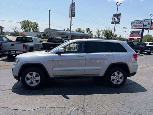 Used 2011 Jeep Grand Cherokee Laredo AWD/4WD image 4