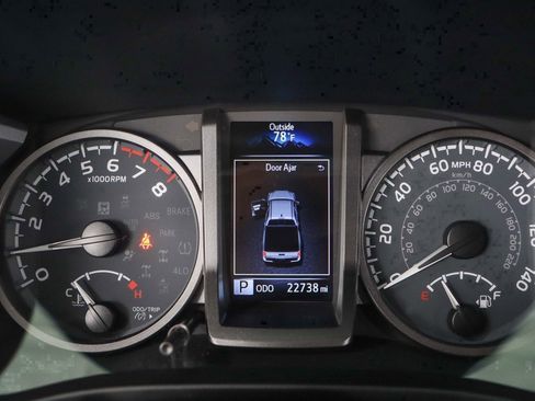 Used 2023 Toyota Tacoma TRD Off-Road image 15