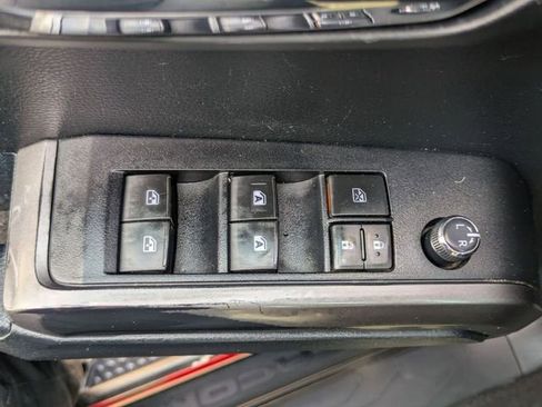 Used 2017 Toyota Tacoma TRD Sport AWD/4WD image 14