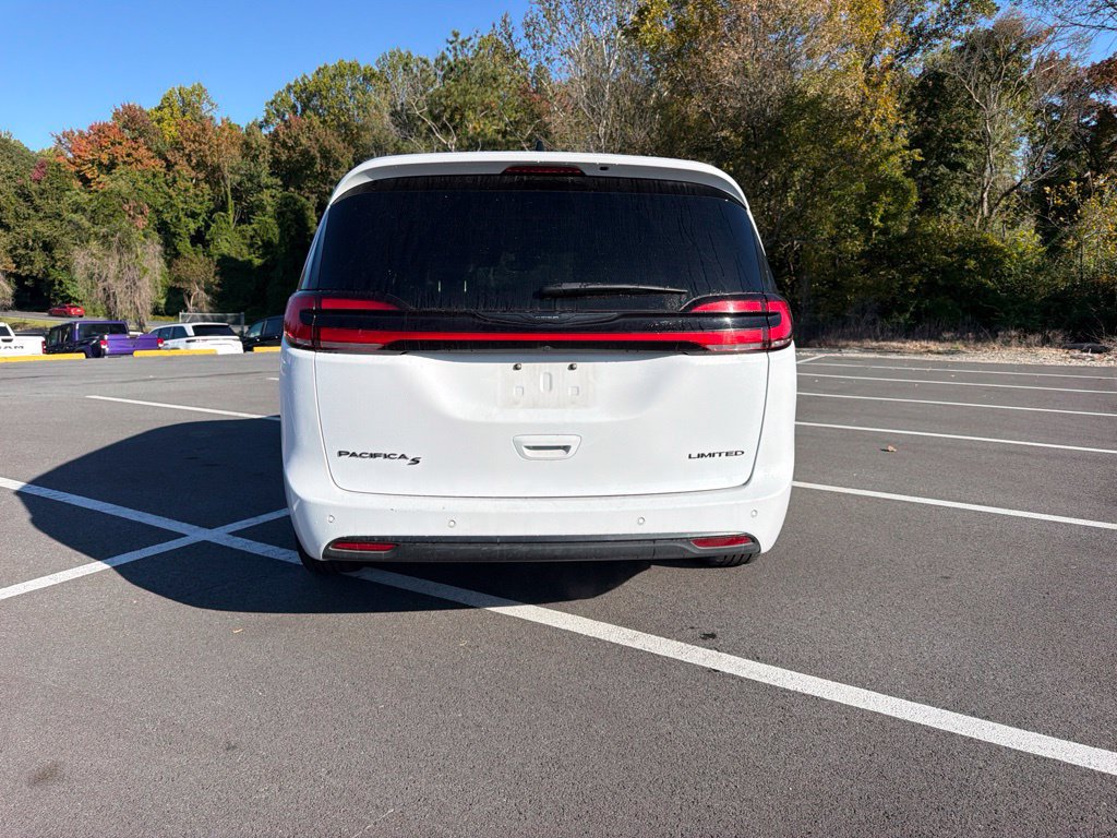Used 2025 Chrysler Pacifica Limited FWD image 6