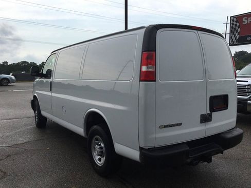 Used 2019 Chevrolet Express 2500 w/ Driver Convenience Package RWD image 9