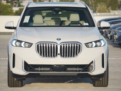 Used 2026 BMW X5 xDrive50e w/ Premium Package AWD/4WD image 2