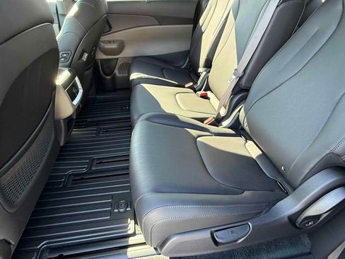 New 2026 Kia Carnival EX image 15