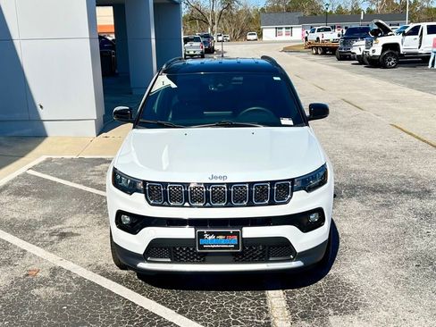 Used 2024 Jeep Compass Limited image 11