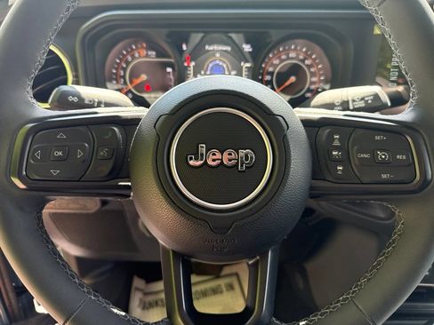 Used 2025 Jeep Gladiator Sport AWD/4WD image 21