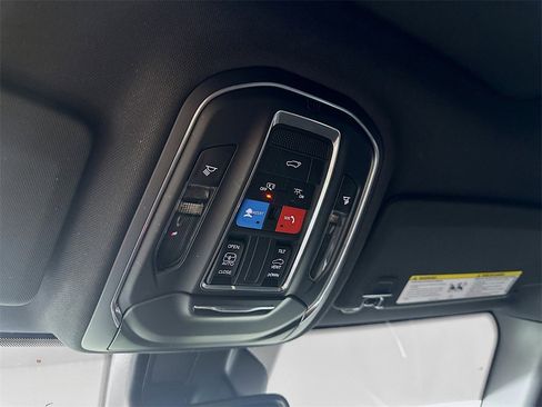 Used 2023 Jeep Grand Cherokee L Laredo image 34