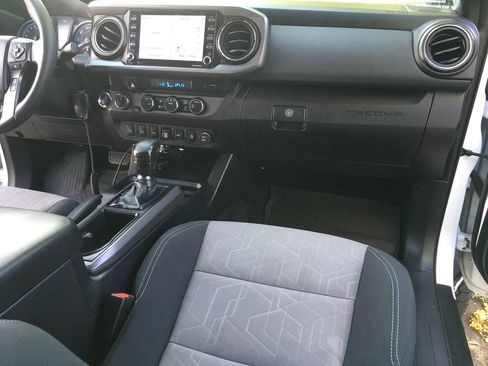 Used 2021 Toyota Tacoma TRD Off-Road w/ Technology Package AWD/4WD image 35