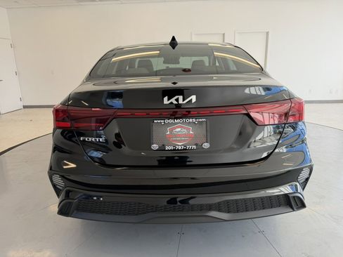 Used 2023 Kia Forte LXS image 6