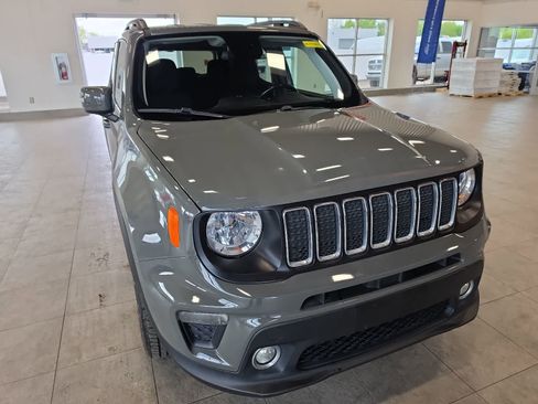Used 2019 Jeep Renegade Latitude w/ Cold Weather Group AWD/4WD image 4