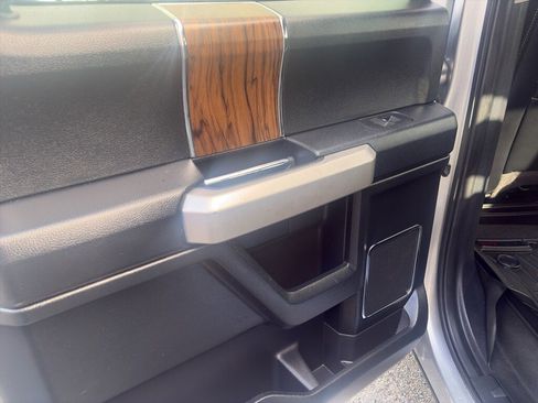 Used 2020 Ford F150 Lariat image 15