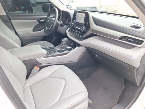 Used 2022 Toyota Highlander XLE image 34