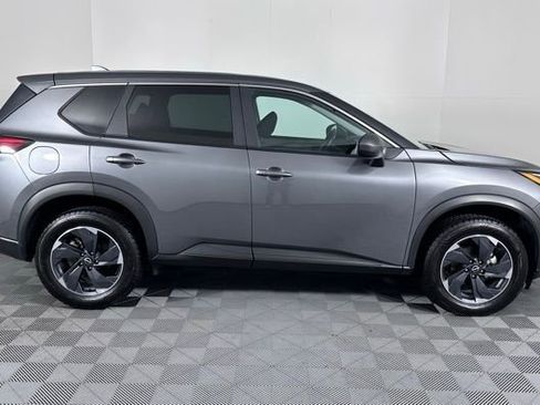 Used 2024 Nissan Rogue SV image 9