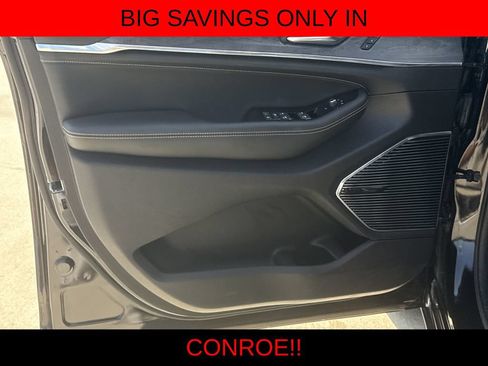 Used 2024 Jeep Grand Cherokee Overland w/ Advanced Protech Group III AWD/4WD image 10